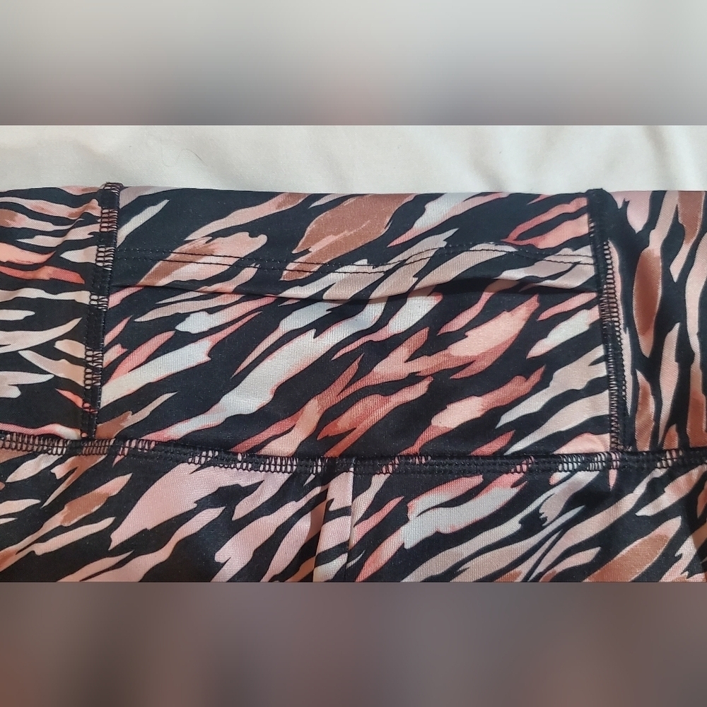 Tahari Skort Pink, White And Black Zebra Print. Sz 3X - Picture 3 of 5